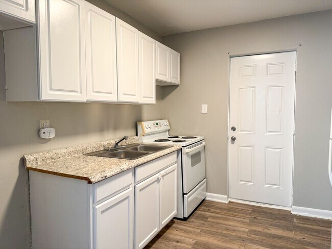 Building Photo - 1307 S 1st Ave, Hopewell, VA 23860
