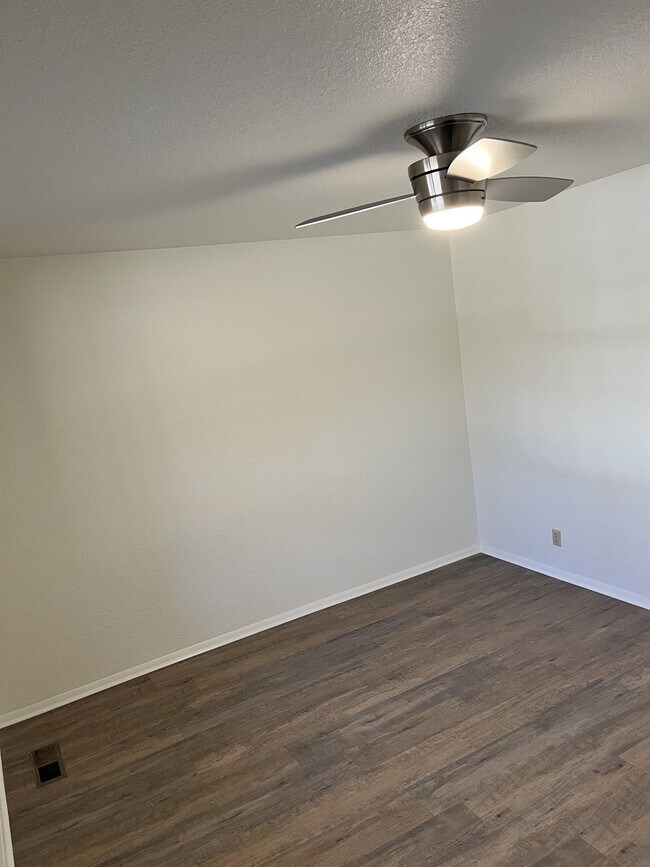 Foto del edificio - 135 Orchard Dr