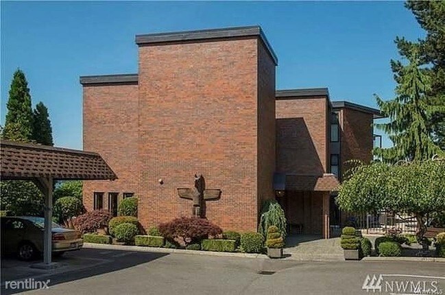 Building Photo - 5535 Lake Washington Blvd NE