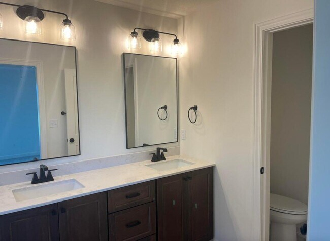 Baño principal - 1901 Wes Milligan Ln