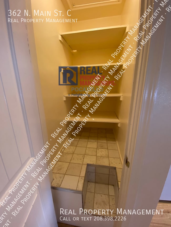 Building Photo - 1 Bedroom 1 Bath Apartment