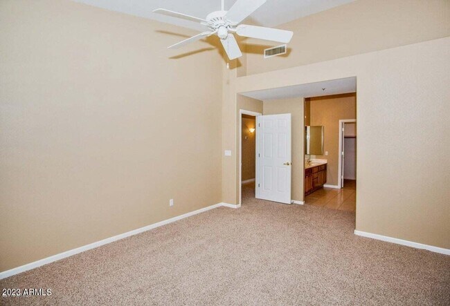 Foto del edificio - 8910 E Maple Dr