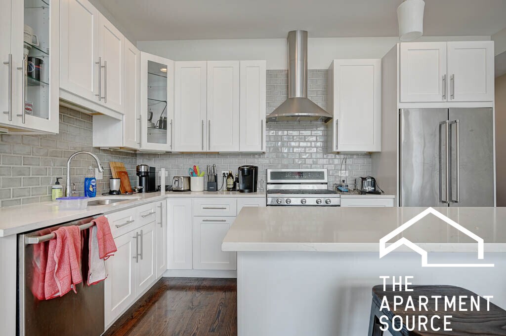 Foto principal - 2640 N Halsted St
