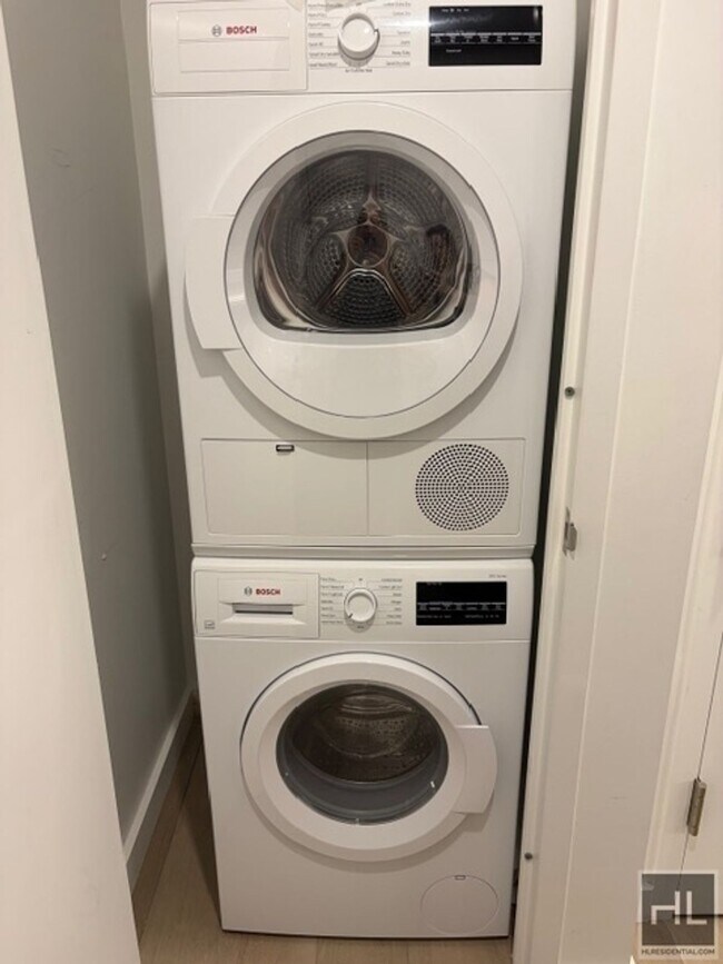 Foto del edificio - Luxurious Woodside 1 Bedroom with Views!