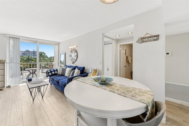 Building Photo - 1050 SE 15th St