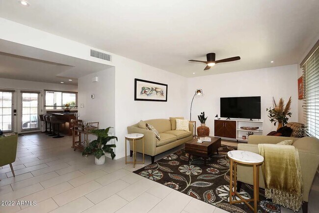 Foto del edificio - 8237 E Orange Blossom Ln