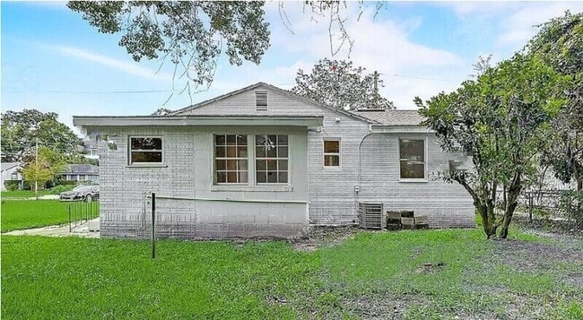 Building Photo - 1718 Mc Millan St