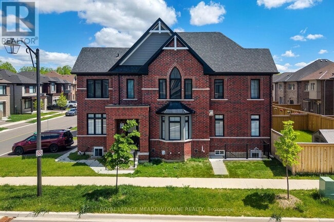 Building Photo - 1410 Wellwood Terrace