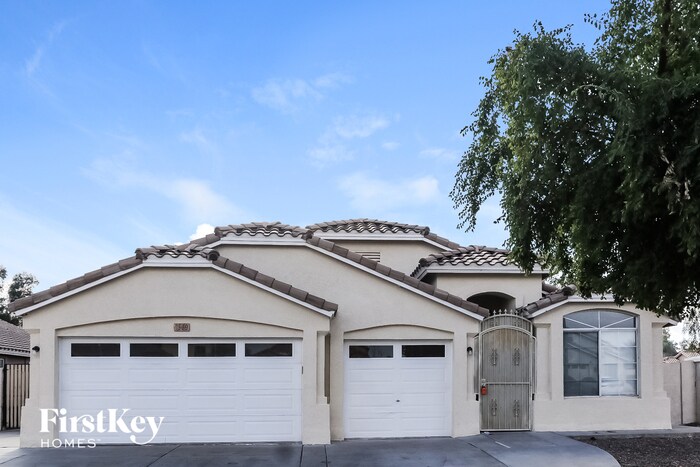 Foto principal - 7569 W Nicolet Ave