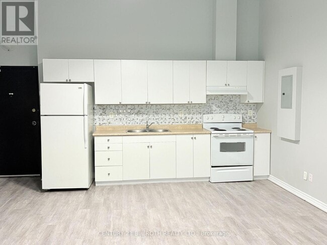 Building Photo - 19 Dunlop St W