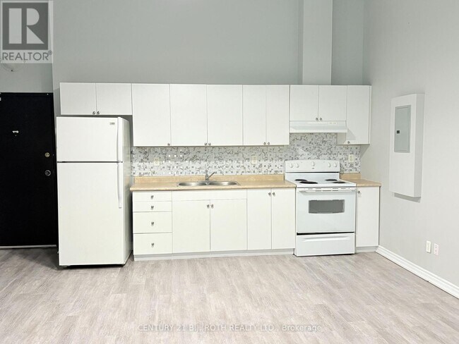 Photo du bâtiment - 19 Dunlop St W