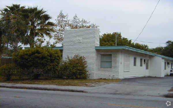 Building Photo - Regency Villas