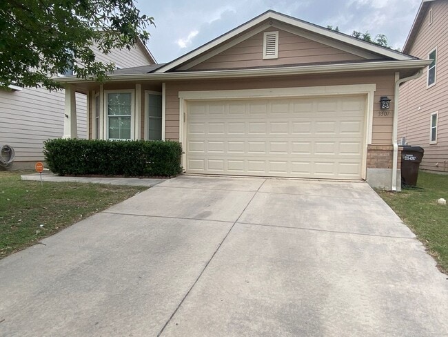 Photo - 3/2 Single Story ~ Conveniently located to... House