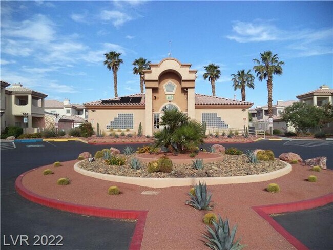 Building Photo - BEAUTIFUL FIRST FLOOR CONDO IN GATED COMMU...