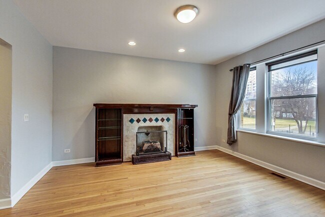 Building Photo - 849 W Leland Ave