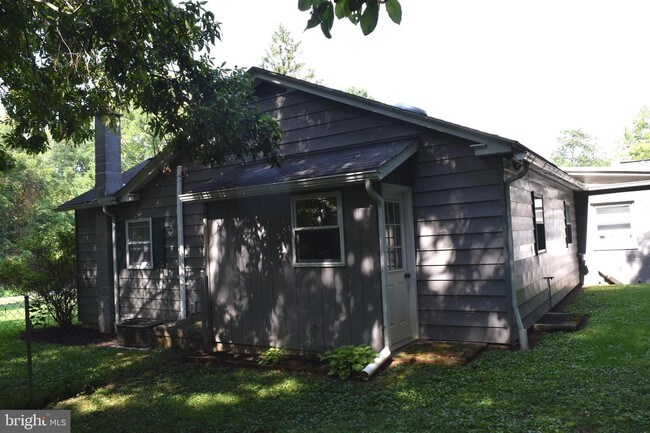 Building Photo - 2052 Foxianna Rd