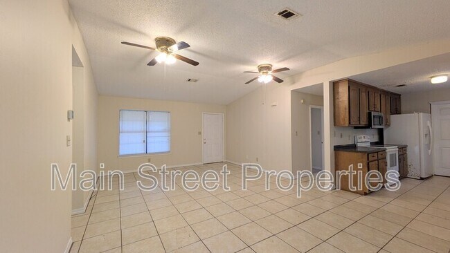 Foto del edificio - 1485 Pine Ln Dr