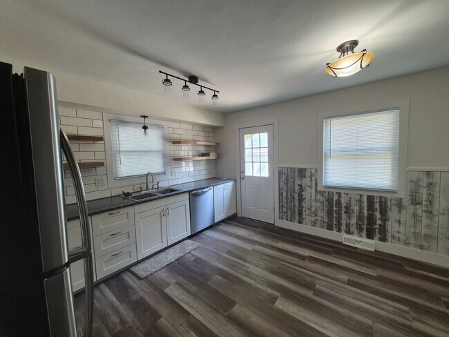 Foto del edificio - 4220-4226 Wilson Ave SW