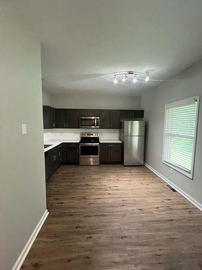 Foto del edificio - 3-Bedroom Townhome