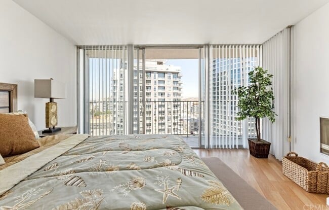 Building Photo - 700 E Ocean Blvd