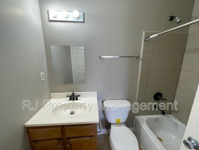 Building Photo - 9226 Lazzini Cove