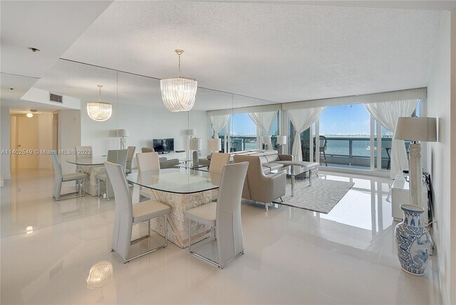 Foto del edificio - 1717 N Bayshore Dr