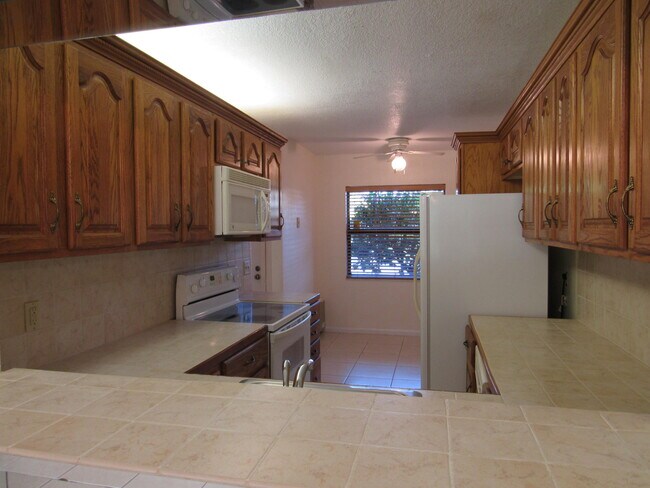 Building Photo - 7879 Willow Spring Dr