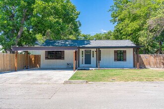 Building Photo - 159 S Hackberry Ave