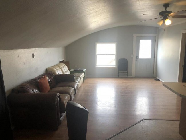 Foto del edificio - 3947 E Calvary Rd Unit 3