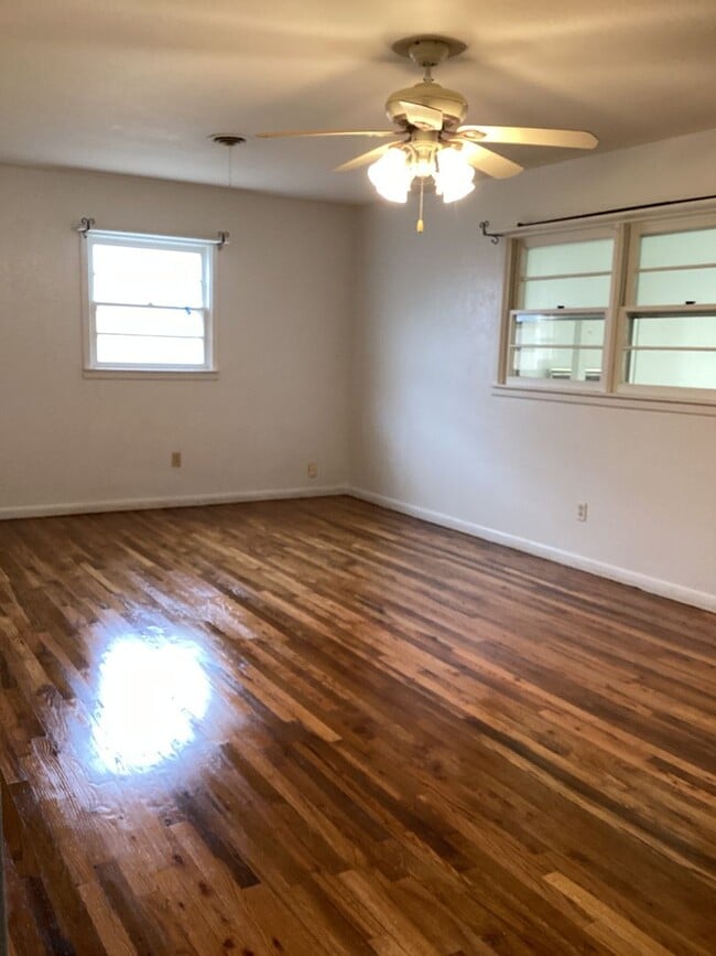 Building Photo - Spacious 3 Bedroom! Close to ENMU Campus in Portales!  Pets Welcome!