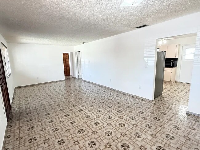 Building Photo - 1310 W 30th St