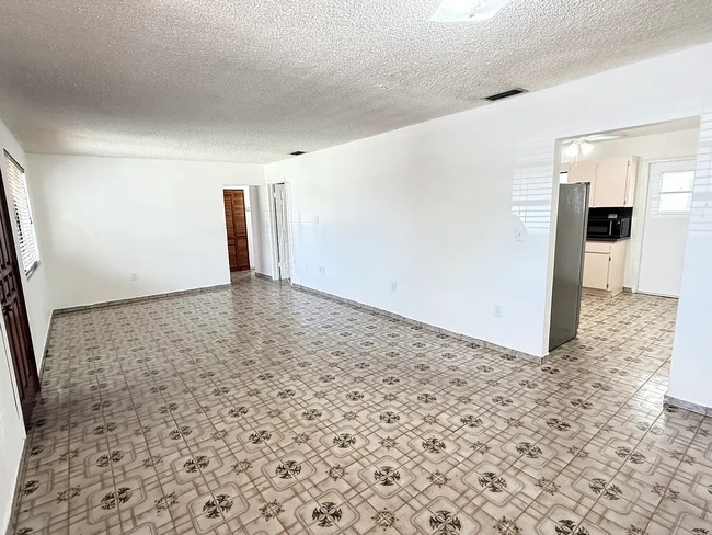 Foto del edificio - 1310 W 30th St