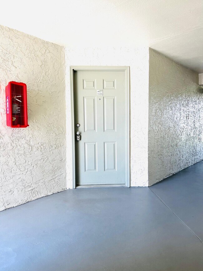 Foto del edificio - 1401 Village Blvd