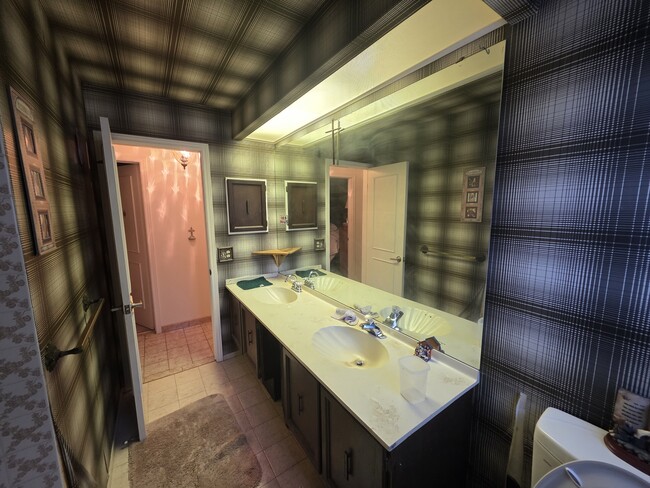 Building Photo - 4 Silversand Pl