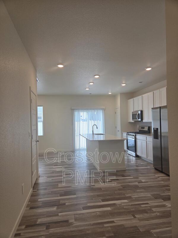 Foto del edificio - 3373 Kobuk St