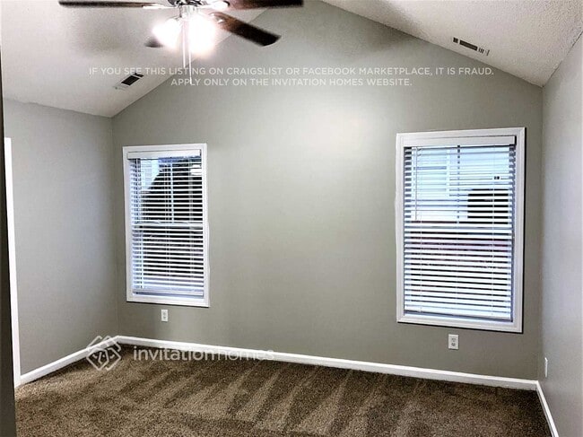 Building Photo - 3785 Pine Village Pl