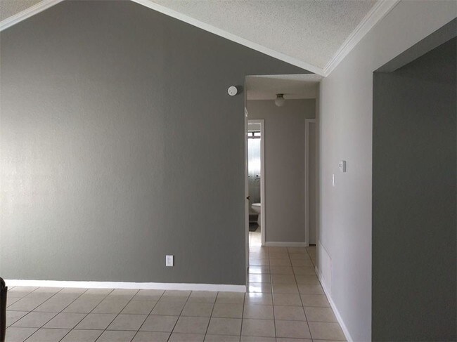 Building Photo - 901 Elmhill Ct