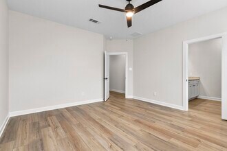 Building Photo - 1026 Whispering Winds Dr