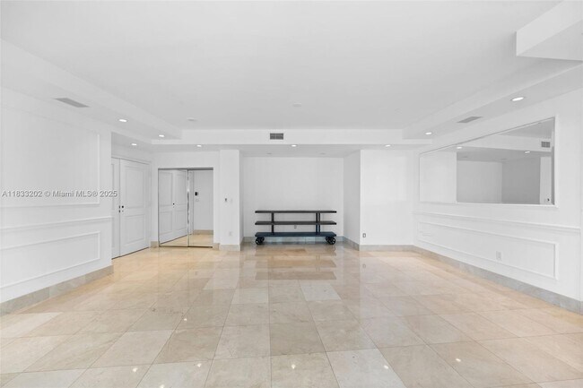 Foto del edificio - 9601 Collins Ave