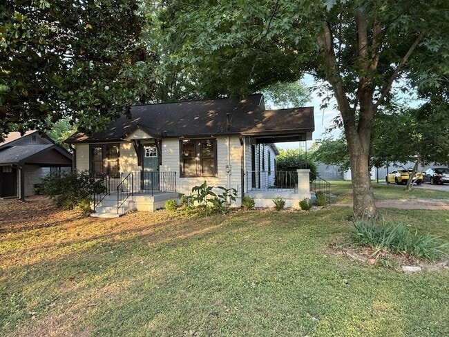 Foto del edificio - 408 Spence Ln