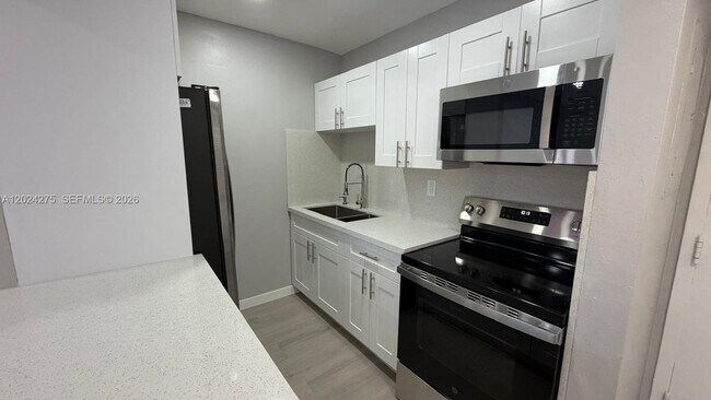 Foto del edificio - 5731 NW 37th St