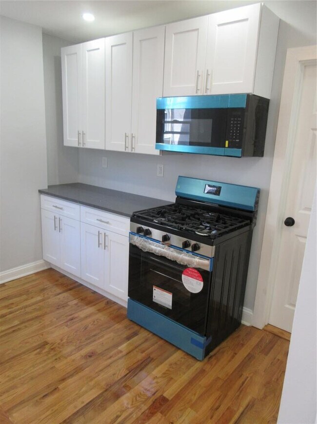 Foto del edificio - 949 E 213th St
