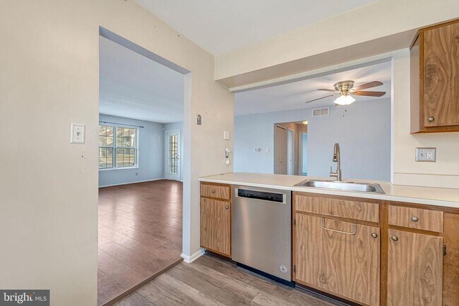 Foto del edificio - 1707A Heatherstone Ct