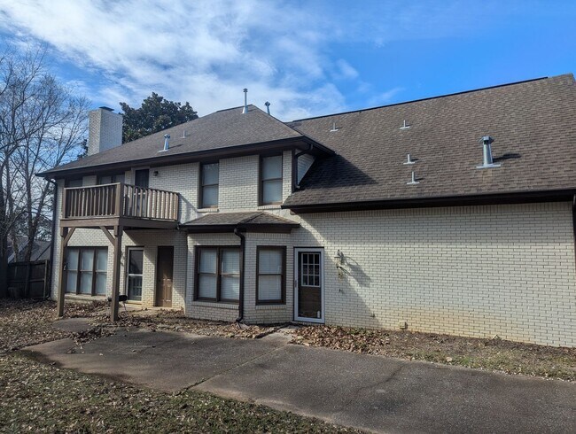 Building Photo - Spacious 4 bedroom 3.5 bath Home in Mallard Creek