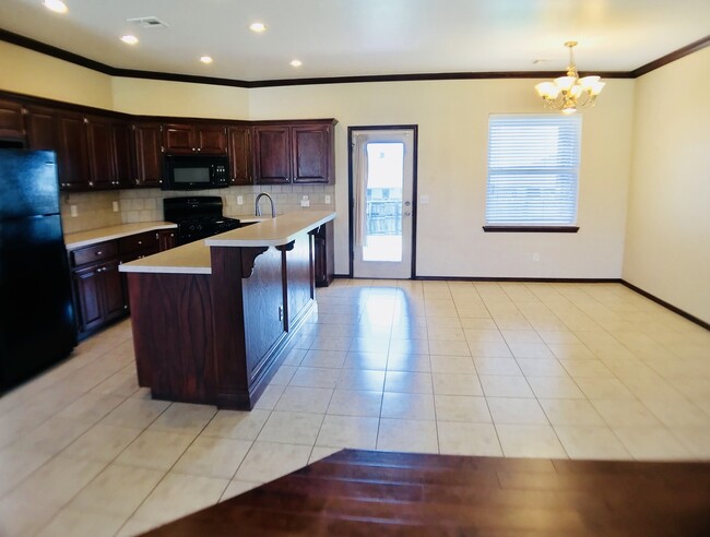 Foto del edificio - Beautiful 3BD 2BA Located in SW OKC, Wind ...