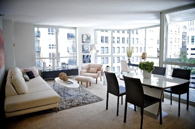 Foto del edificio - 25 E Delaware Pl