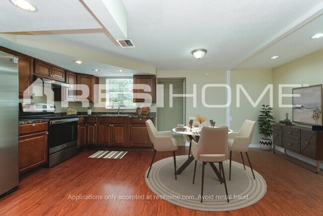 Foto del edificio - 7700 Farmlawn Dr
