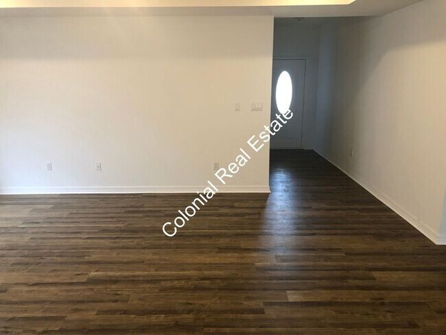 Foto del edificio - Spacious and updated 3 bedroom 2 bathroom ...