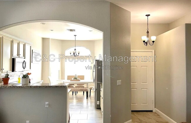 Foto del edificio - 8717 Spruce Ridge Way