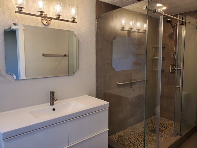 Master bath - 4243 SW Vesta St